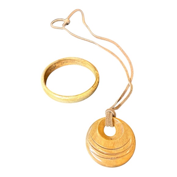 Wags 2014 Hand-Carved Wood Necklace & Bangle Set Boho Natural Style J15 - Picture 2 of 6